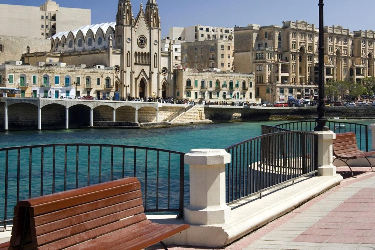 Modern Seaview Apartment In A Prime Location Sliema Exterior photo